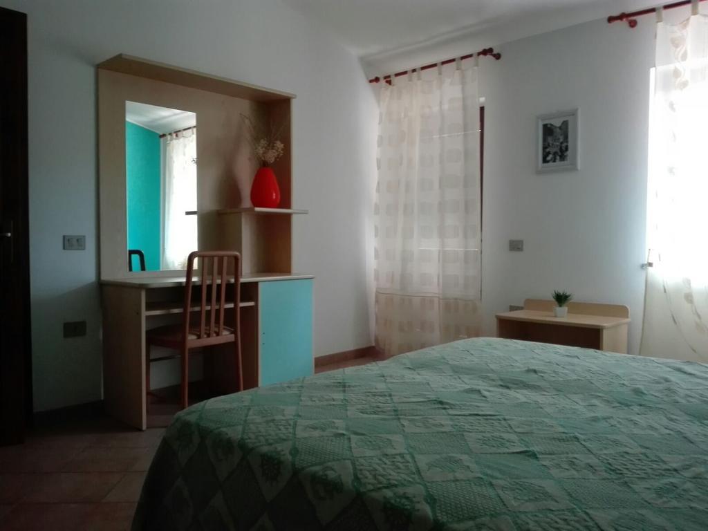 Santigu Cunventu Hotel Domus De Maria Eksteriør billede